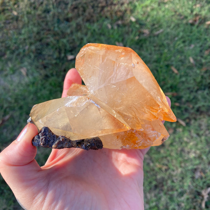 sanctuaryofstones.com Elmwood Mine golden-amber calcite with sphalerite specimen 8